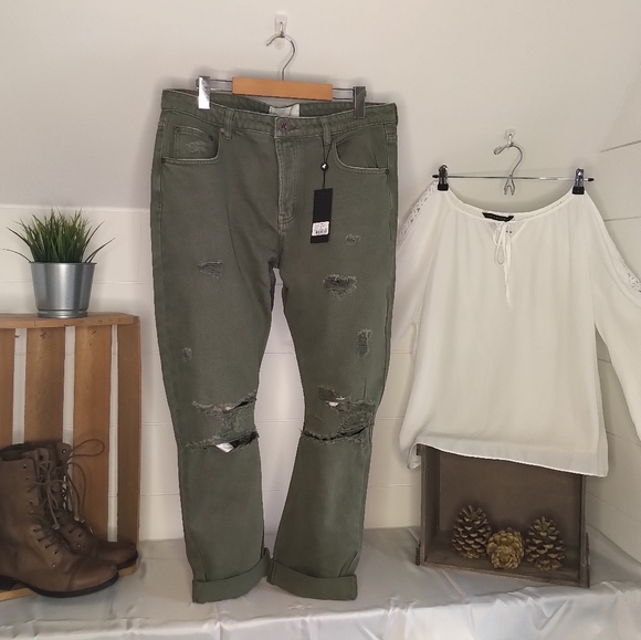 Sweet Zac & Rachel Flowy Boho Blouse with Bell Sleeves - Picture 9 of 9